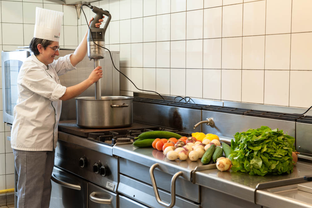 Dans les cuisines de La Compassion à Autun